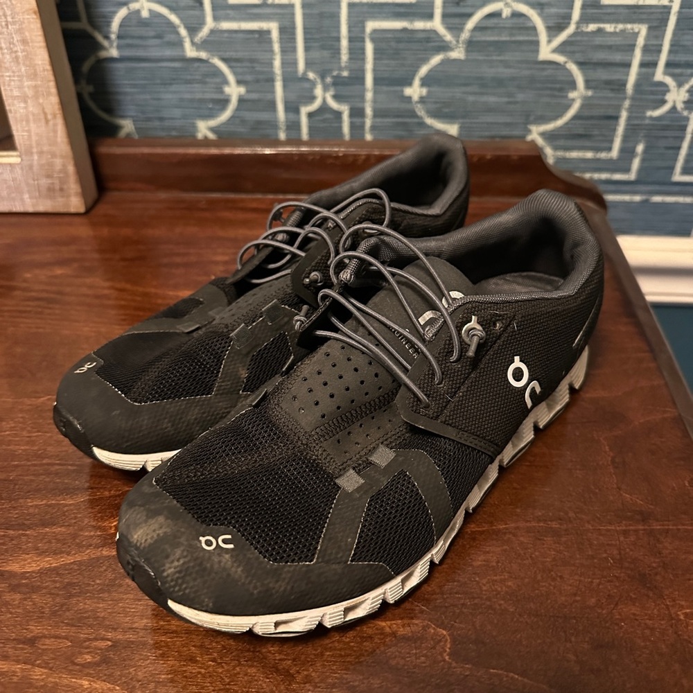 OnCloud, women’s tennis shoes, size 7.5